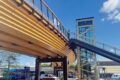 Houten voetgangersbrug